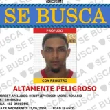 Autoridades buscan a presunto autor de robo en joyería de Santiago