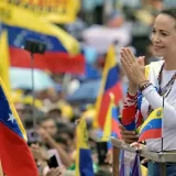 Machado gana respaldo mientras chavismo se fractura