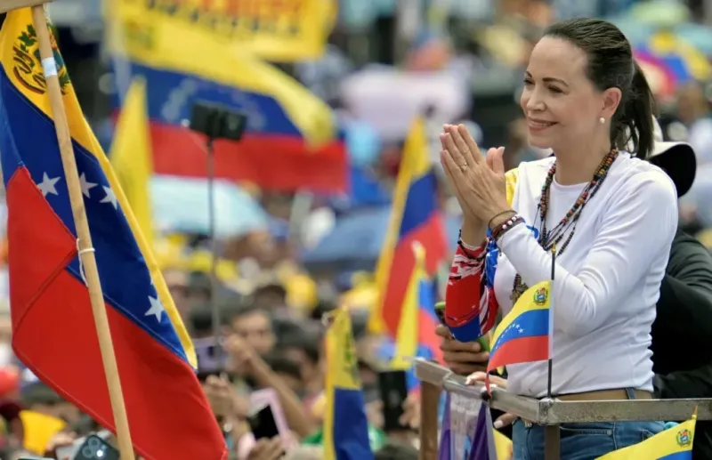 Machado gana respaldo mientras chavismo se fractura